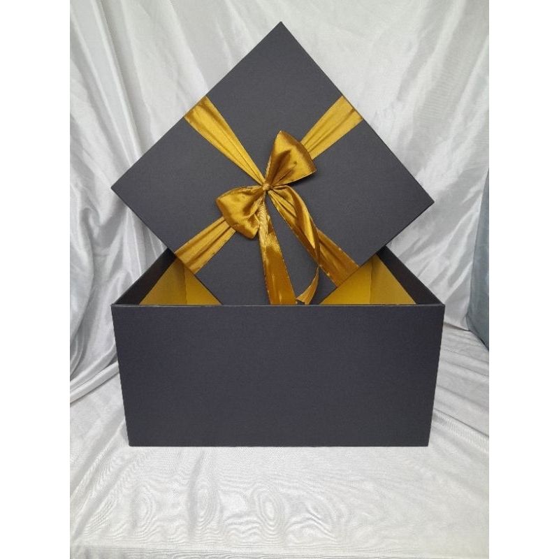 

Gift Box Medium + Kotak Hadiah + 25x25x12 cm