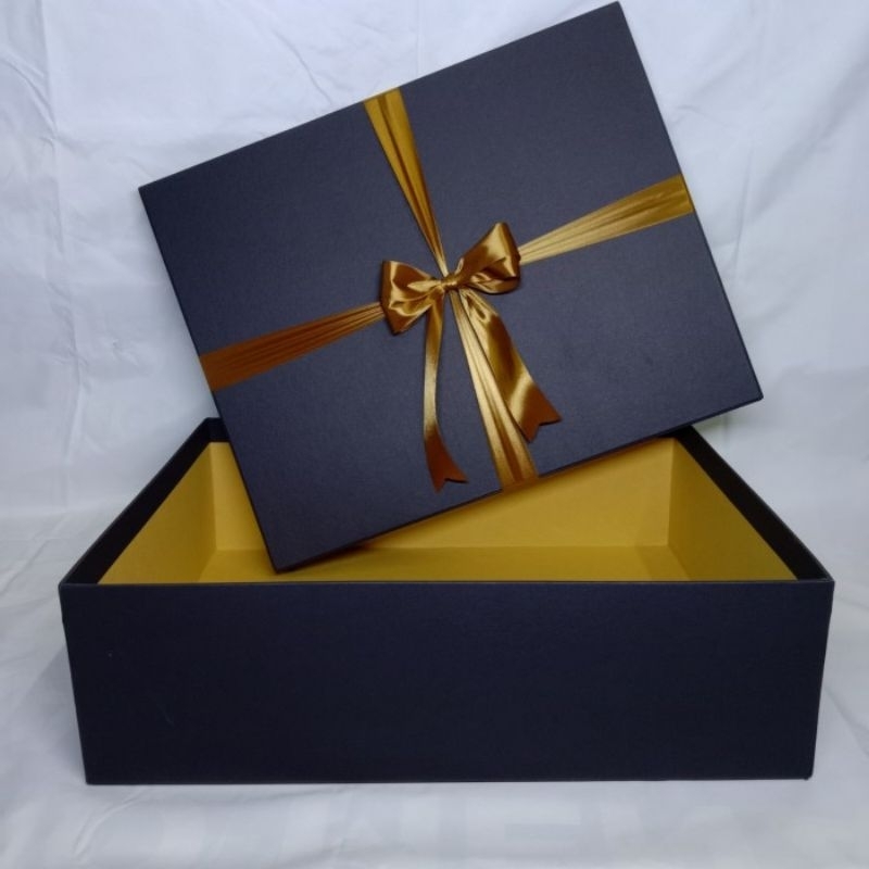 

Gift Box Medium + Kotak Hadiah + 40x30x10 cm + Berpita