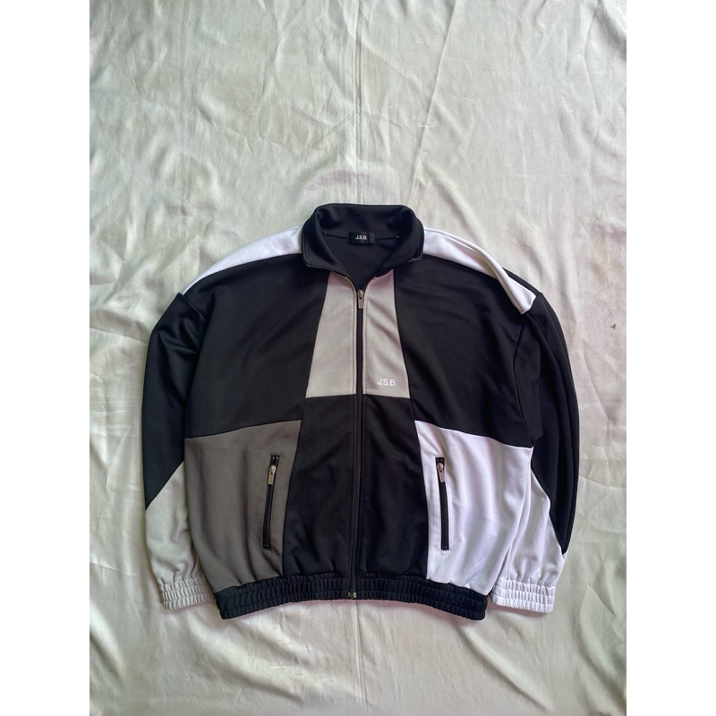 Jaket Windbreaker Tracktop Second Bekas Thrift