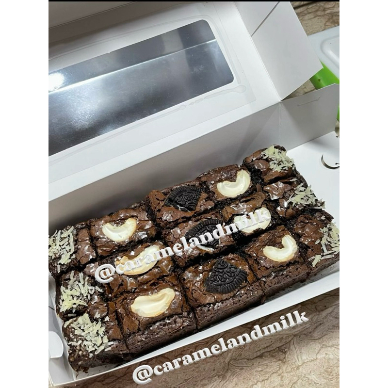 

Fudgy Brownies 20x10 Premium Jakarta by Caramel and Milk (mohon baca deskripsi)