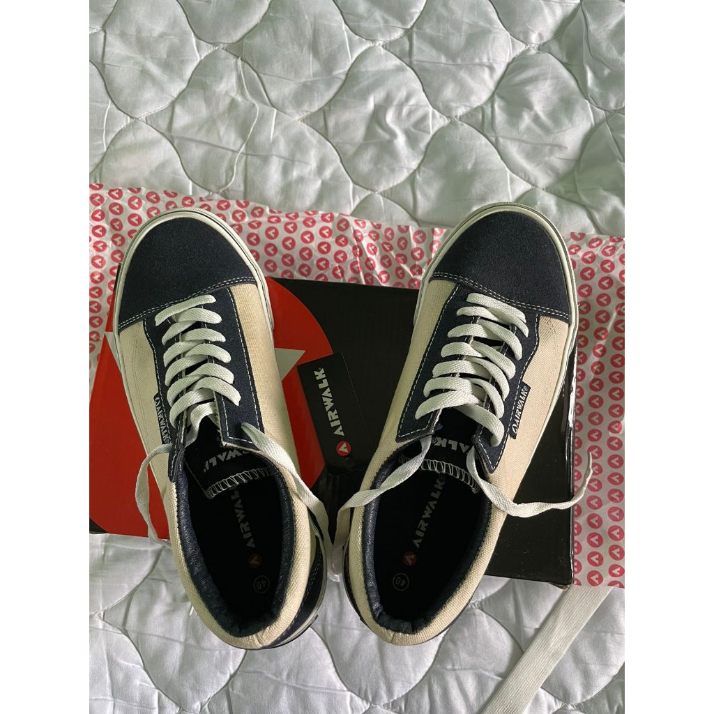 Preloved Like New Sepatu Pria Airwalk Original size 40 Airwalk Torin Warna Beige/Navy