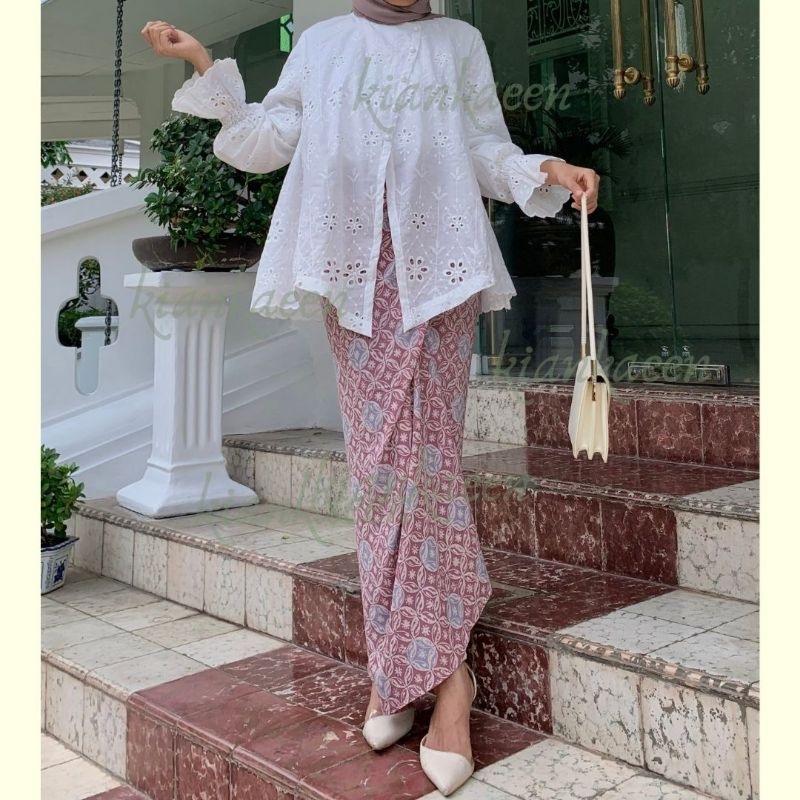 Kiara in White / Kiara blouse / atasan kebaya / blouse bordir / blouse putih / kebaya modern / atasa