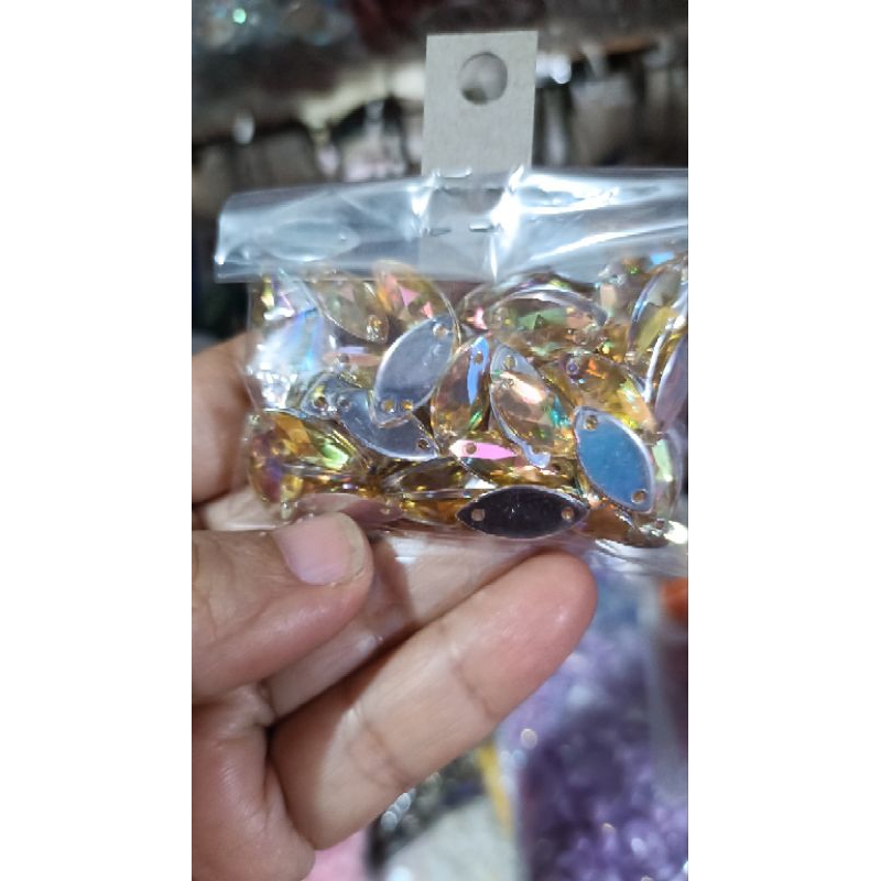 72 biji Payet batu Taiwan pelangi  7x15 bentuk daun