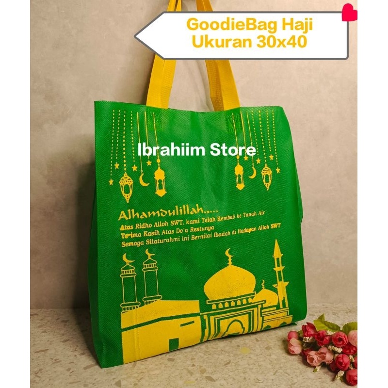 

Isi 12 pcs Tas Oleh oleh Haji dan Umroh Goodie Bag Oleh Oleh Haji dan Umroh Ukuran 25x35 Tas Souvenir Haji dan Umroh