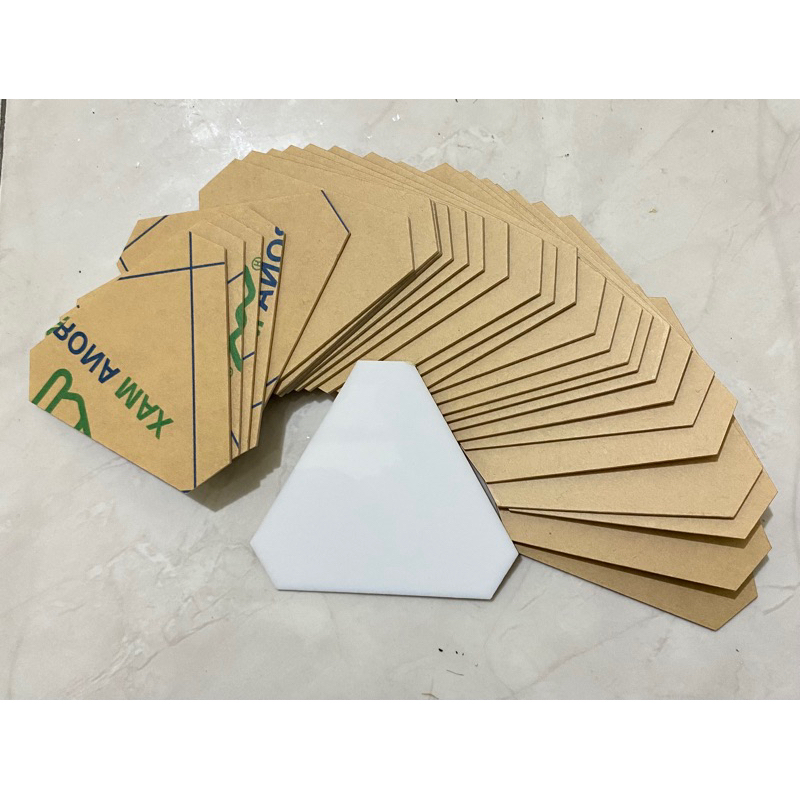 Akrilik Custom Segitiga Untuk Lampu Gaming RGB