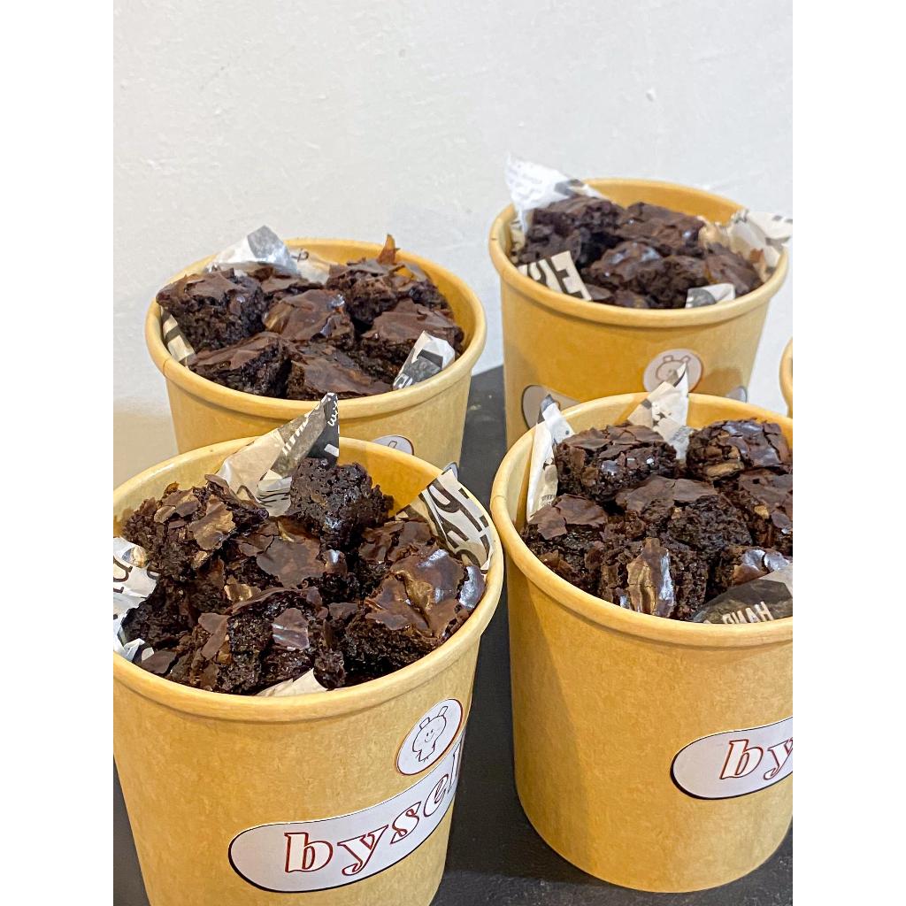 

Brownies Fudgy Chewy Bites Panggang | Premium | Hampers Gift Lebarann | Brownies Bucket