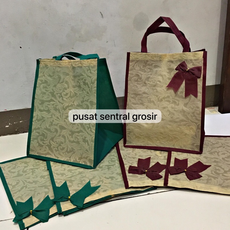 

TAS PITA EMBOS 22x22 SPUNBOND 1lusin isi 12pcs