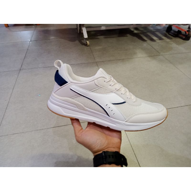 Sneakers pria sepatu Diadora original/Diadora Marta men's sneakers shoes