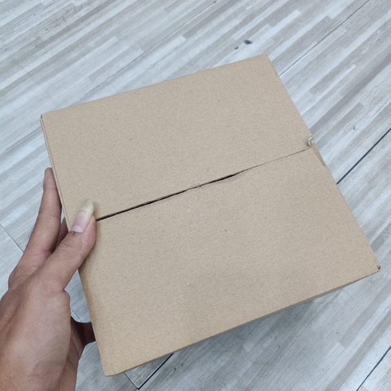 

Box tambahan topi box kardus