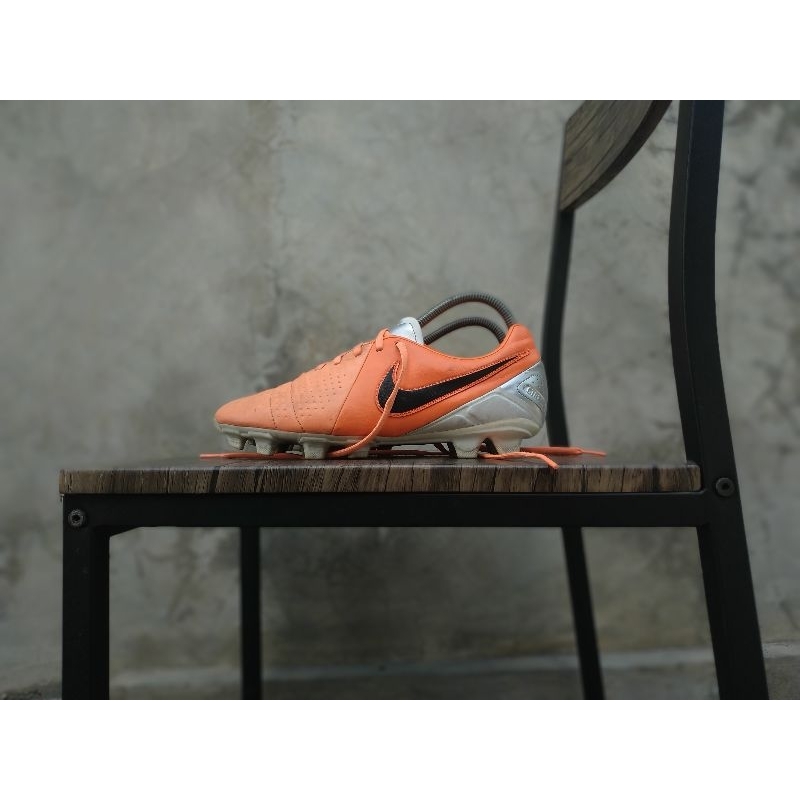 Sepatu Bola Nike CTR360 Libretto HG