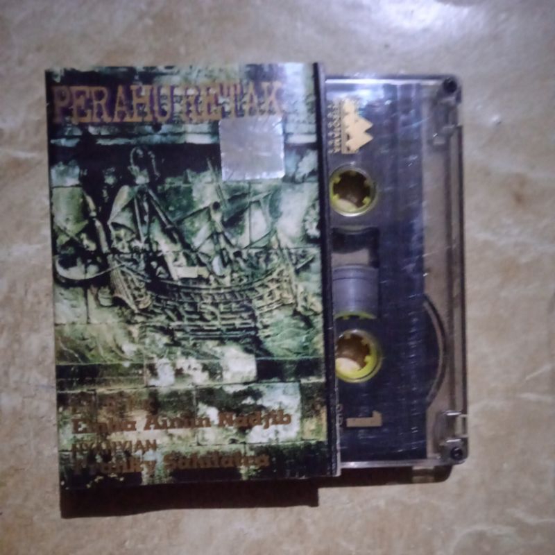 kaset pita franky perahu retak