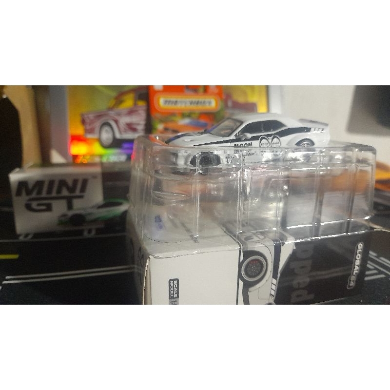 Tarmac Works Dodge Challenger lbwk mooneyes