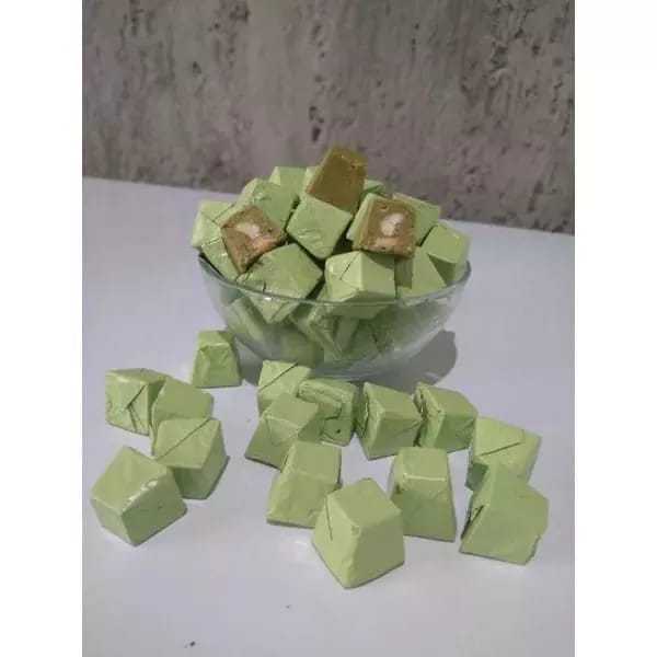 

pink COKLAT PIRAMID 1kg isi 135pcs MIX 4 RASA BERRY YOUGURT COKLAT GREENTEA COKLAT PUTIH COKLAT