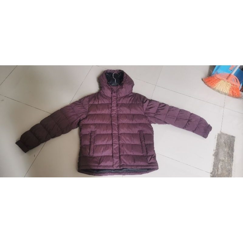 jaket uniqlo bulang berhoodie bulu angsa maroon bekas