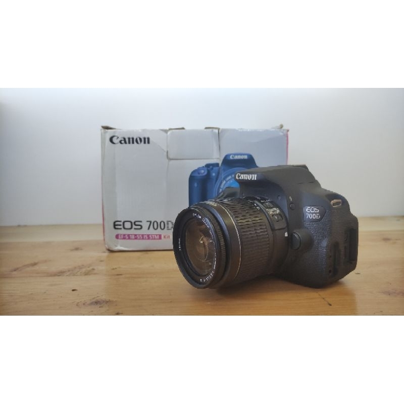 Kamera DSLR Canon Videografi - Canon 700D & Lensa Kit 18-55mm IS II Touchscreen Fullset Box