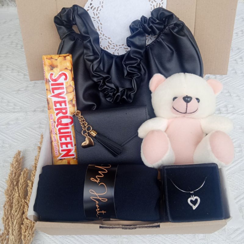 

[H.Dom] Hampers Hijab Kado Gift Box Hadiah Ulang Tahun Cewek Kerudung Jilbab Gift Box Birthday
