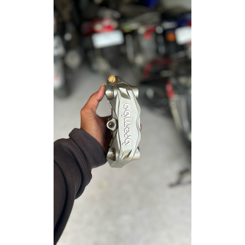 kaliper brembo kanan M432 original