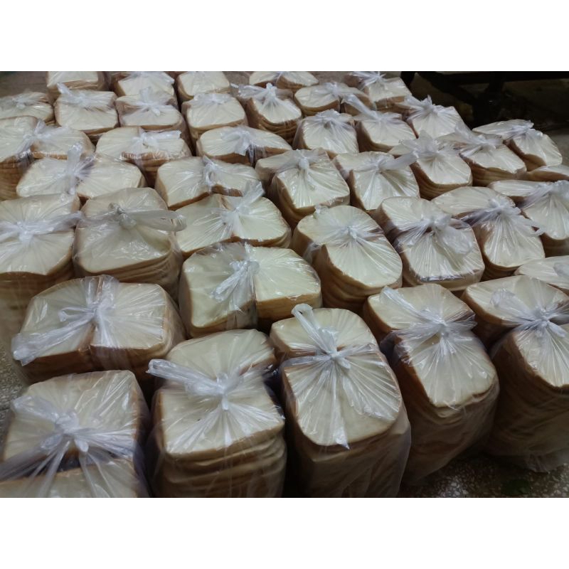 

pinggiran roti tawar susu / roti tawar manis / roti sisir (±1kg 40slice)