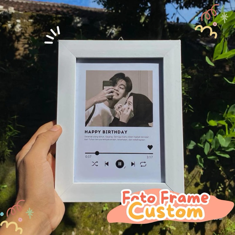 Cetak Foto bingkai kaca custom Kado wisuda, kado ulang tahun, kado pernikahan, kado graduation, kado