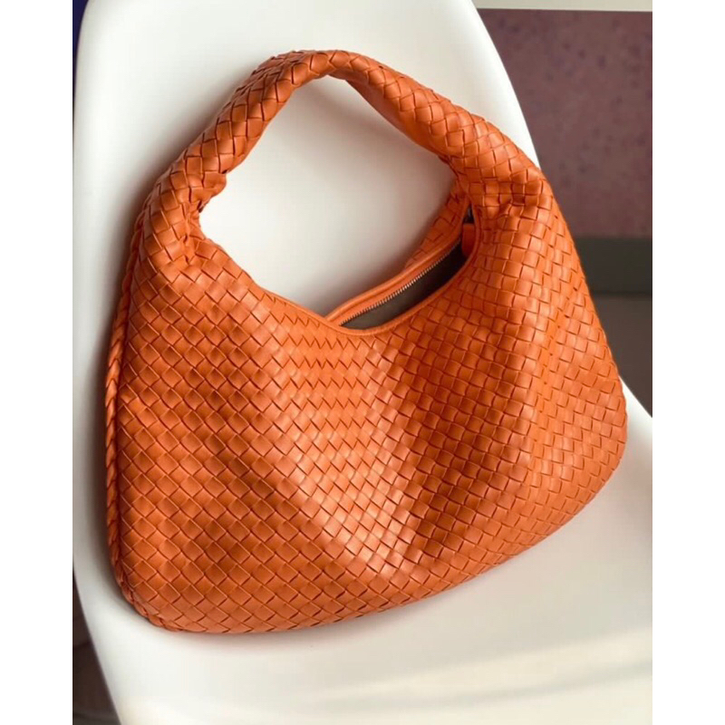 Bottega Veneta Authentic in Medium