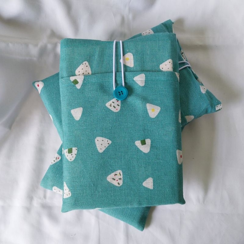 

Book Sleeve Medium | Kantong Buku Kain | Pouch Novel - Motif Onigiri