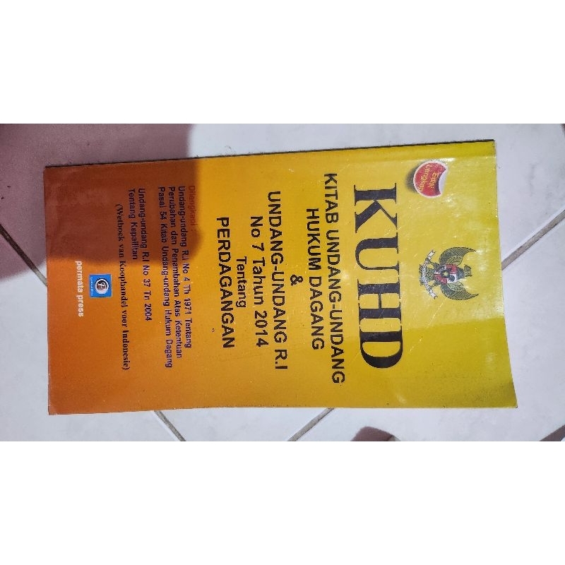 buku kitab undang undang hukum bekas