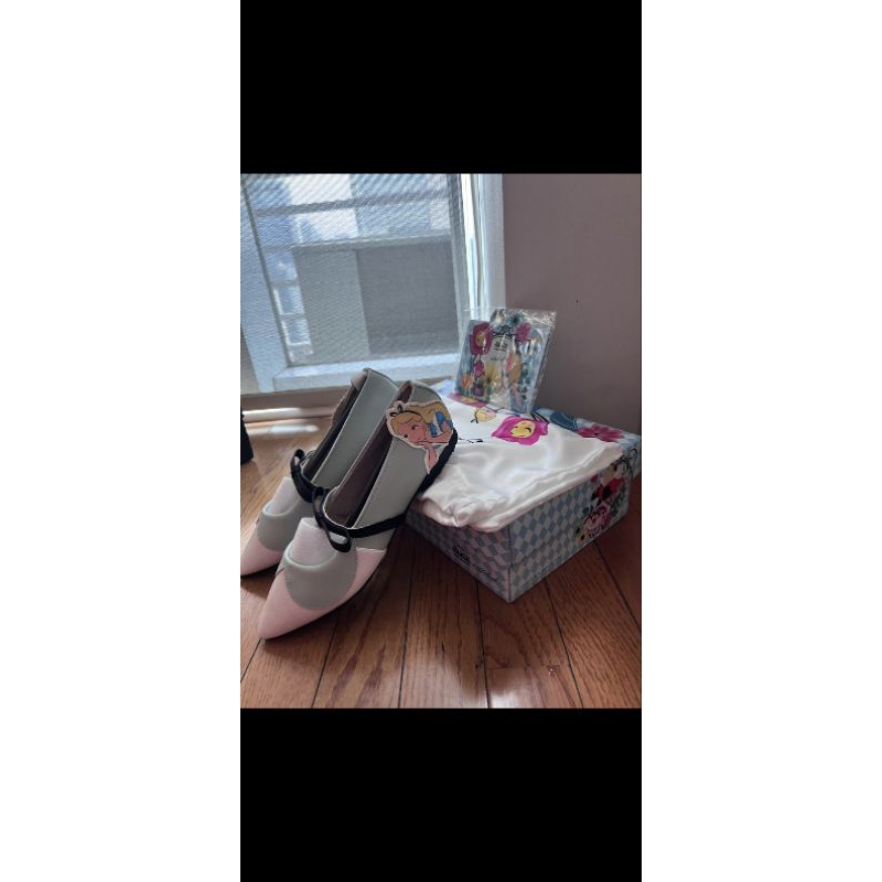 Sepatu Wanita Ittaherl x Alice in Wonderland