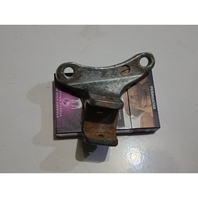 foot step Postep pijakan kaki belakang Bagian kanan Yamaha Mio sporty orisinil