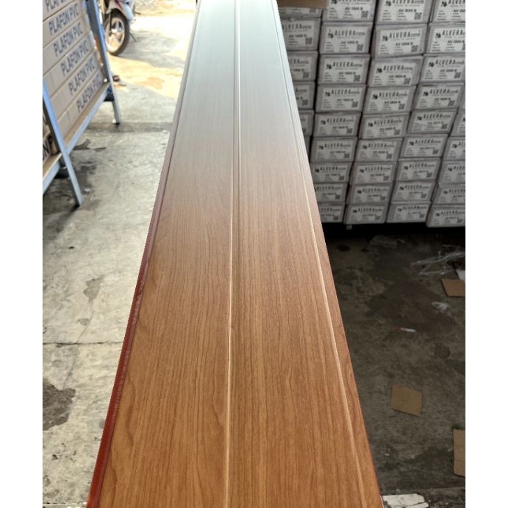 Plafon PVC serat kayu doff coklat da Alvera 15