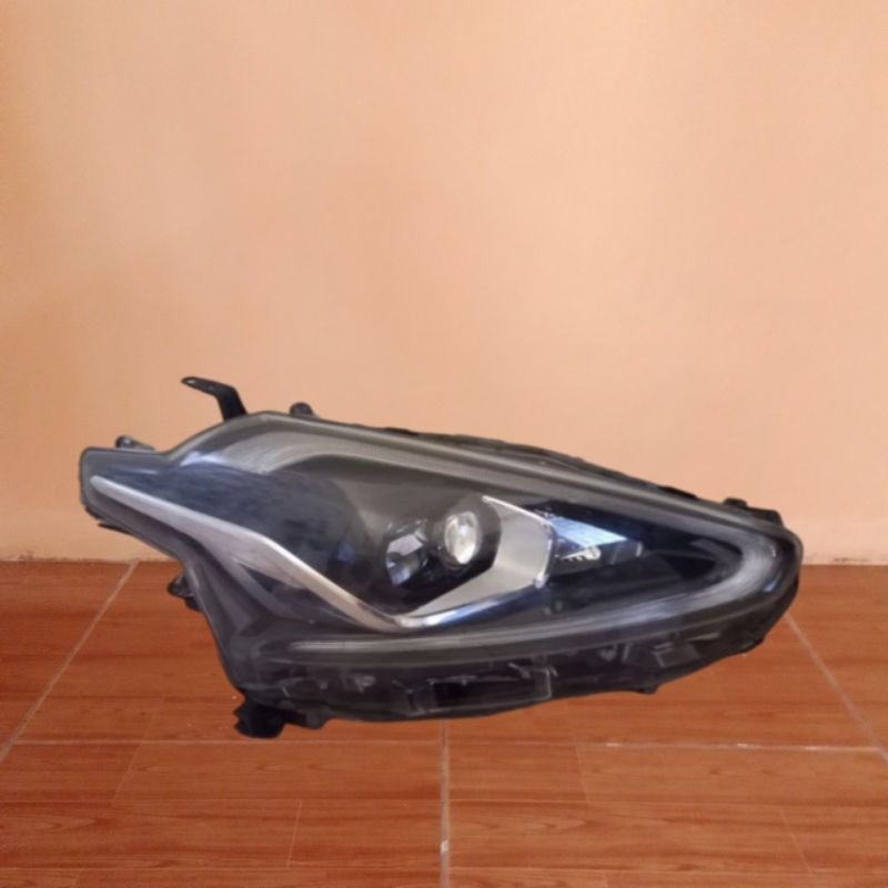 Lampu Depan Toyota Sienta Q Headlamp Toyota Sienta Type Q