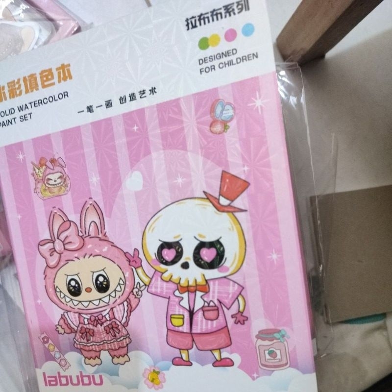 

1 pak alat lukis labubu