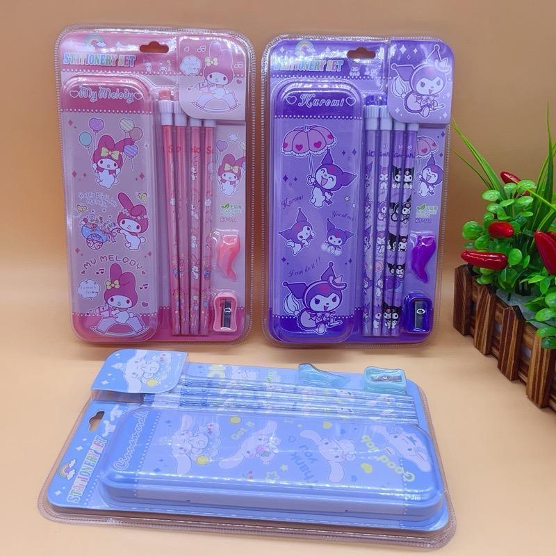 

Set Pensil 4 pcs + Kotak Pensil + Serutan Anak Lucu Motif KUROMI MEELODY DAN CINAMOROL /Study Set KUROMI MELODY DAN CINAMOROL 3 in 1