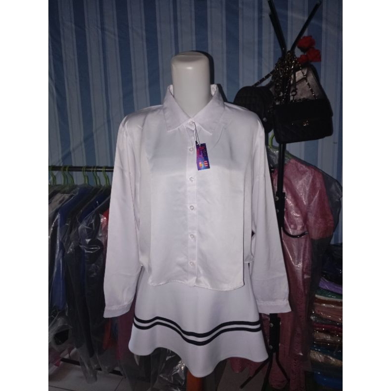 kemeja crop putih