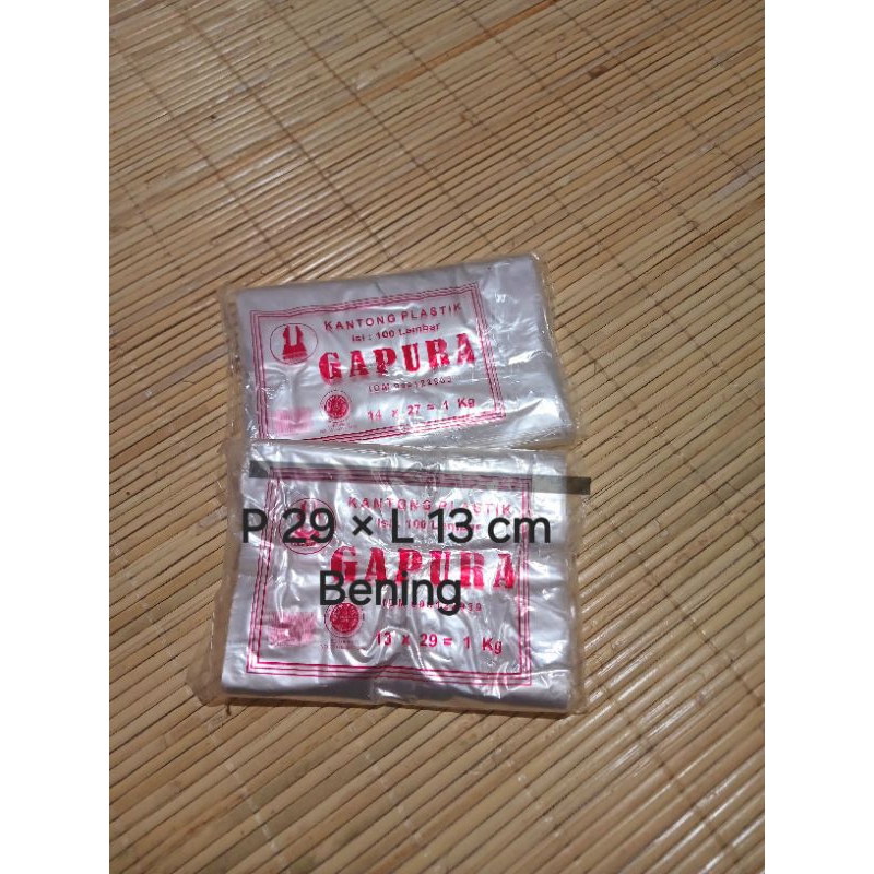 plastik GAPURA isi 100 lembar.
