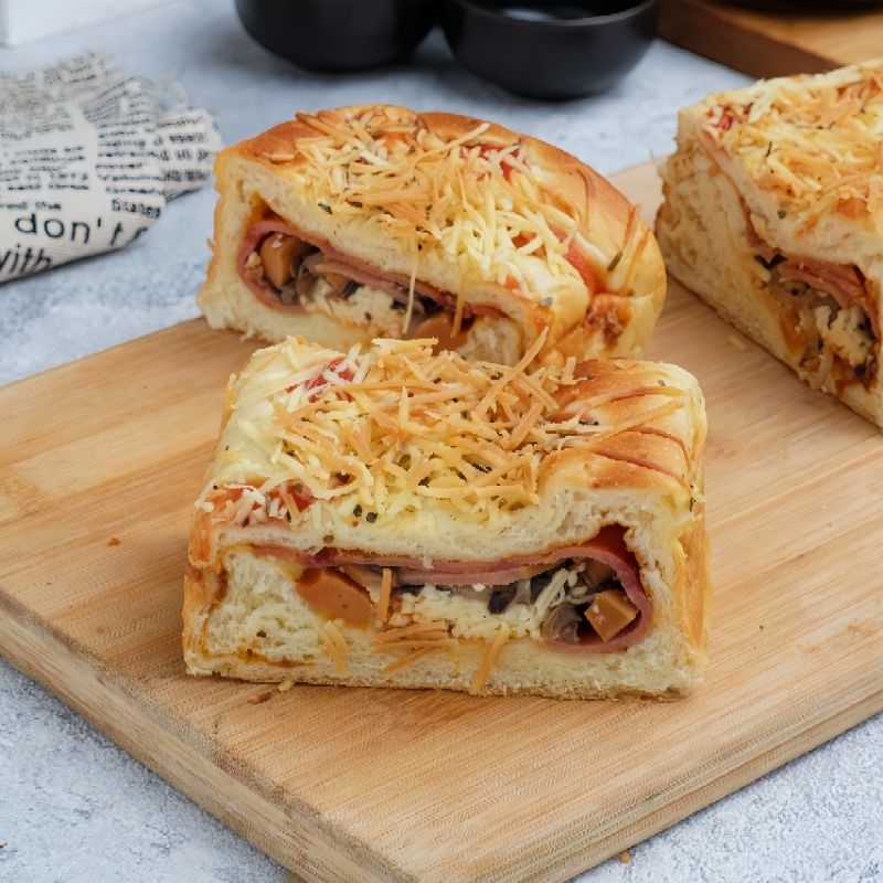 

– ROLLED PIZZA | ROTI PIZZA ROLL LEMBUT ISI SMOKED BEEF, SOSIS, JAMUR | PIZZA HOMEMADE | PIZZA FROZEN