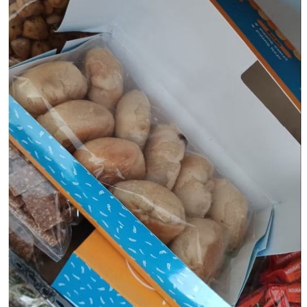 

Cemilan Kue Pia Isian Cokelat lumer Isi 10 Buah Perbox