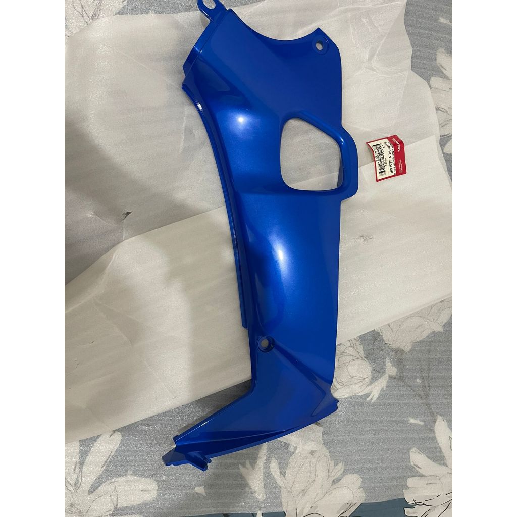 Sayap Dalam Cover Dalam Kanan Supra Fit Biru | 64400KEV880FMT 100% ORI AHM