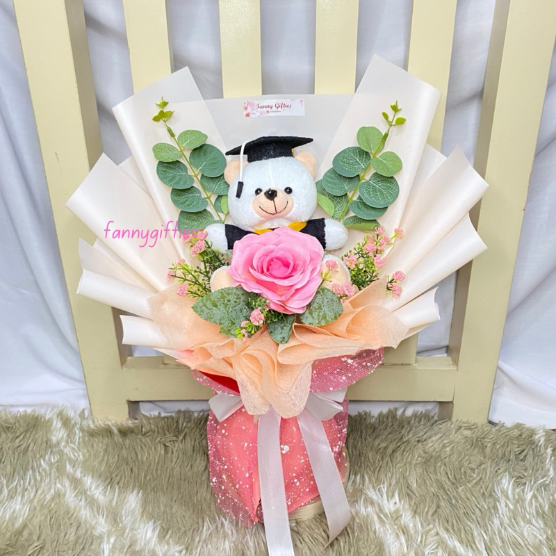 

READY Buket Bunga Artificial Hadiah Wisuda Special Pink, Buket Bunga untuk Hadiah Wisuda