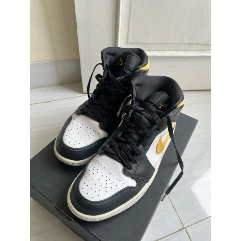 PL Air jordan university gold..