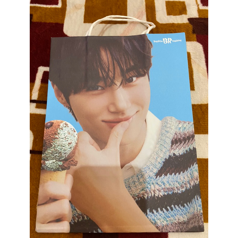 

Ready Paperbag Byeon Wooseok Baskin Robbins