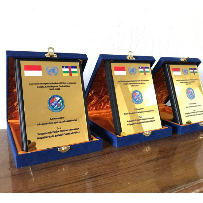 Plakat Kayu Kenang-kenangan Plakat Kayu Plat Akrilik Gold