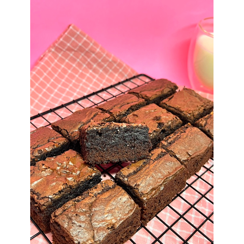 

Rinebakes Chocolate Fudgy Brownies premium/ Chewy brownies/ Hampers Gift Box/ Kado uk 10 x 20