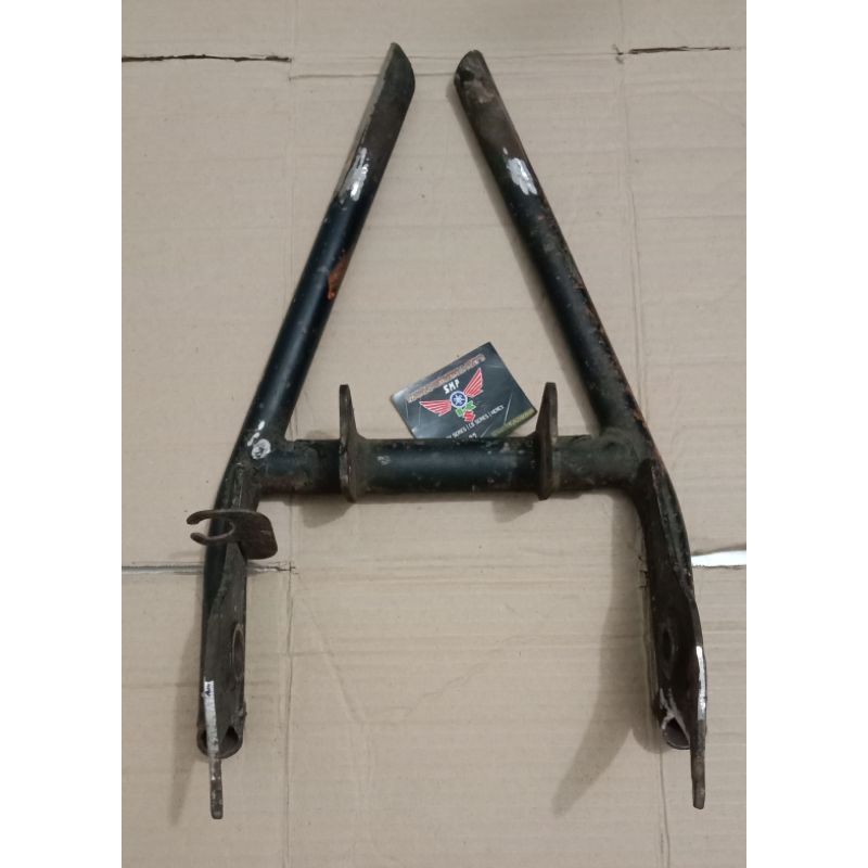 Rangka sasis chasis Bagian Tengah Kawasaki Binter Merzy KZ200 original CDI Platina 1980-1986.