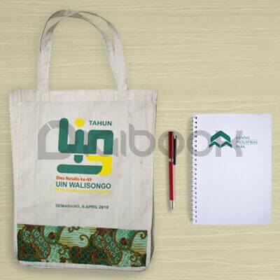

Souvenir Custom paket Seminar Kit dengan logo Isi Tas Blacu, Pulpen, Notebook A5
