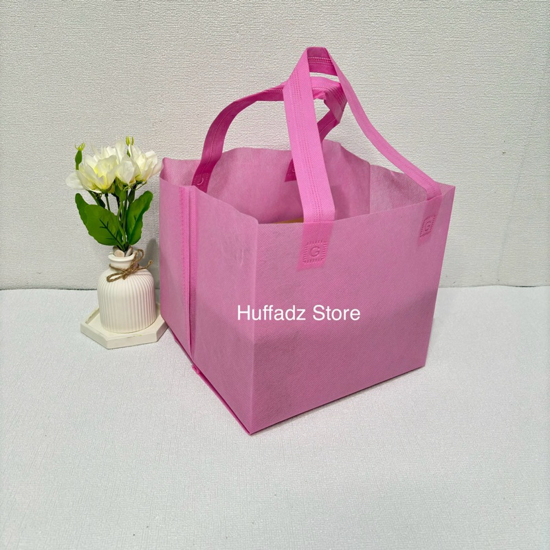 

paHe Isi 60 Pcs Goodiebag Box 20x20 Tas Spunbond Semi Box