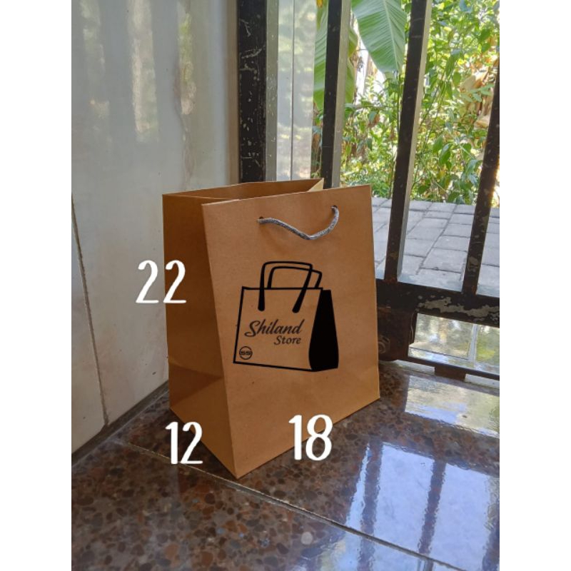 

paperbag R5 polos tas kertas ukuran 18x22 tas souvenir