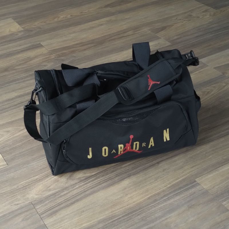 AIR JORDAN DUFFLE BAG BLACK LOGO GOLD 
