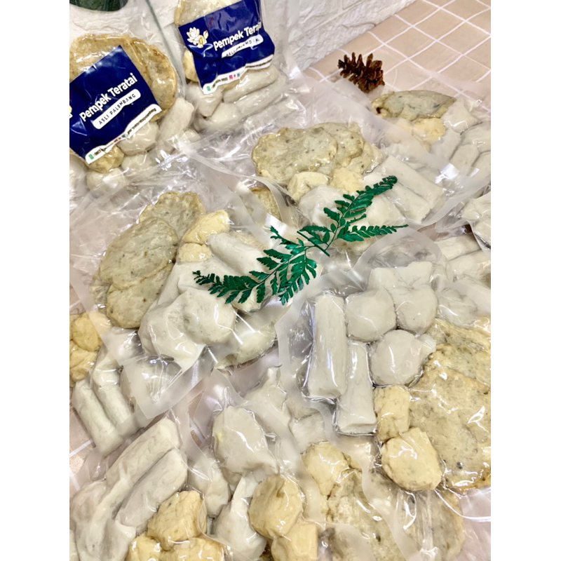 

PAKET PEMPEK CAMPUR + CUKO // FROZEEN // PEMPEK TERATAI ASLI PALEMBANG