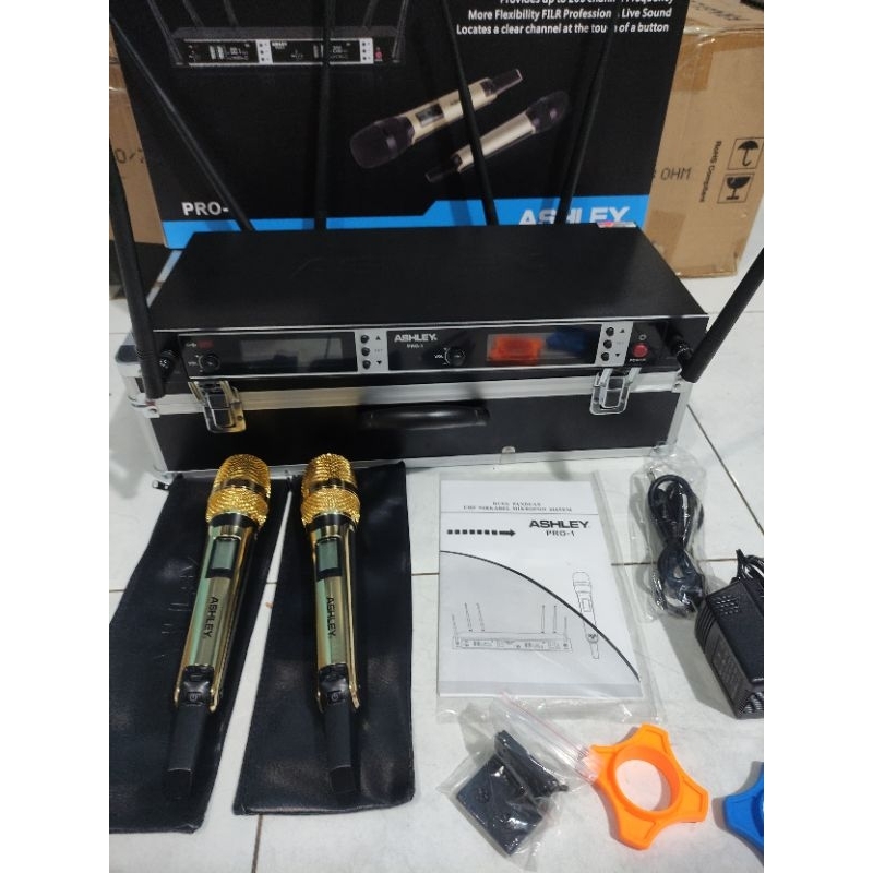 Mic Wireless Ashley PRO -1  UHF 2 Mic Genggam Handheld Original + Koper Hardcase Garansi Resmi Ashle