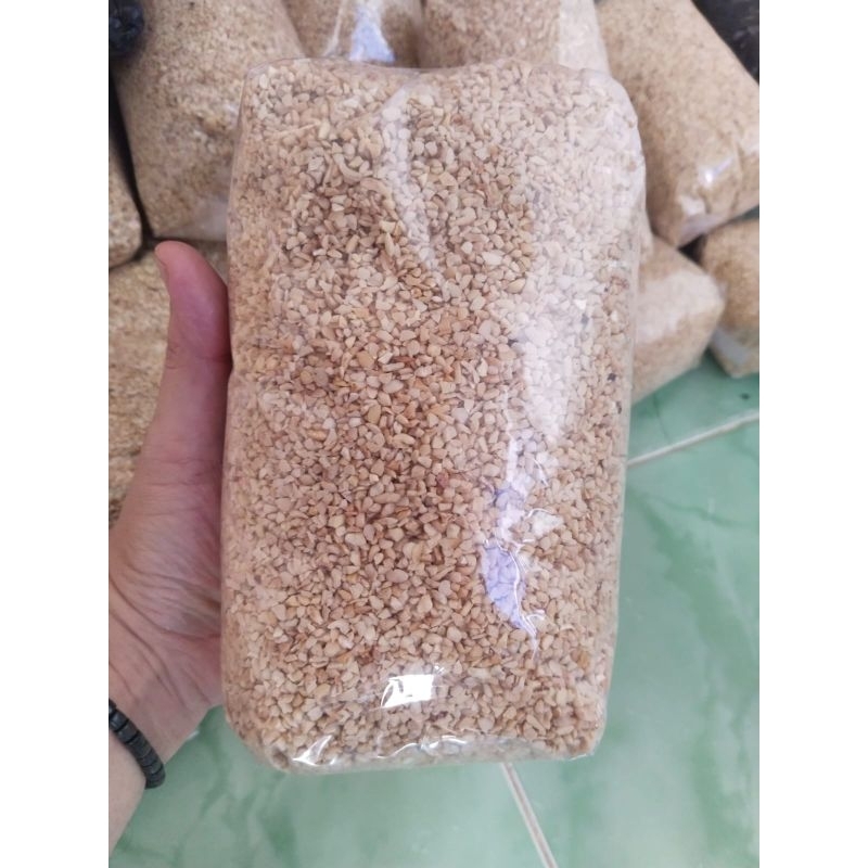 

kacang mede menir 1kg